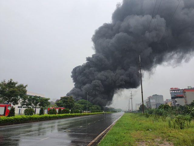 Biển lửa bao trùm tại Khu công nghiệp Yên Phong